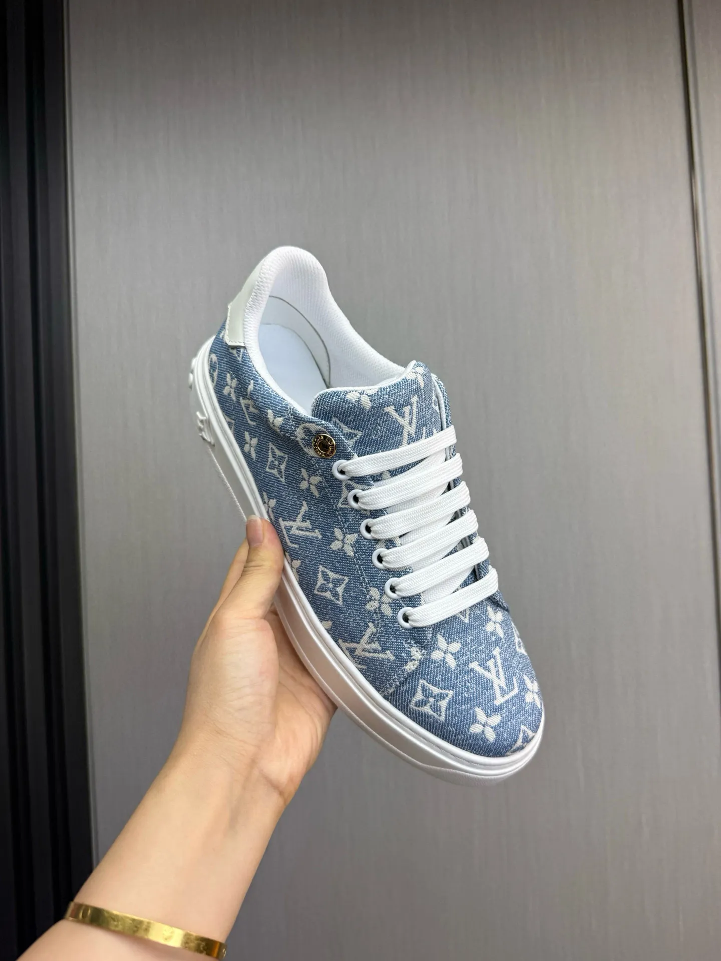 Factory price: 520💰LOUIS VUITTON [Louis VUITTON] The new trendy Lv is on the market🎁, casual and fashionable men's shoes👟The upper is made of imported original fabric + cowhide mesh lining, the original wear-resistant rubber outsole, the version is simple and elegant, exclusive for trendy men. Code number: 38-44, customized 45, 46